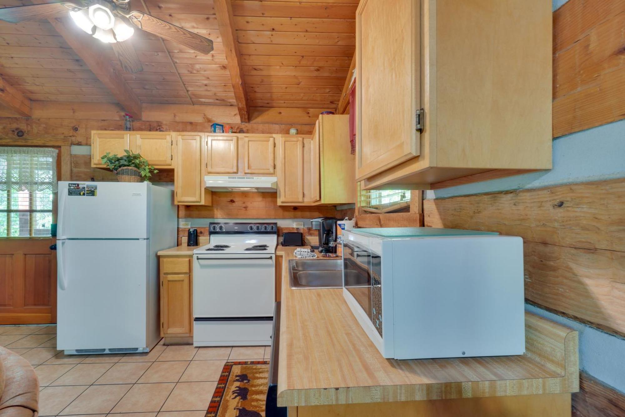 Gatlinburg Cabin With Hot Tub About 6 Mi To Downtown! Εξωτερικό φωτογραφία