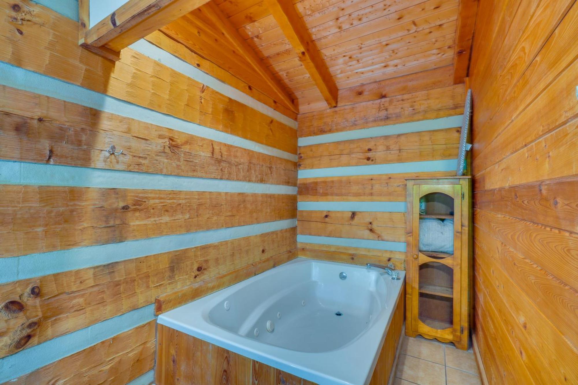 Gatlinburg Cabin With Hot Tub About 6 Mi To Downtown! Εξωτερικό φωτογραφία
