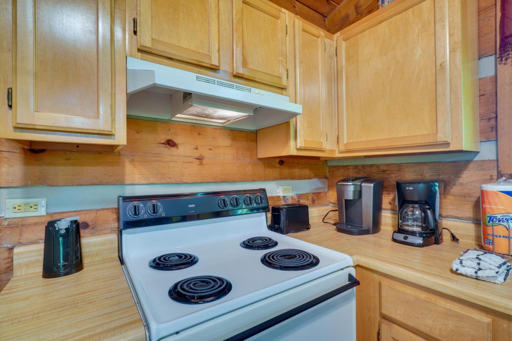 Gatlinburg Cabin With Hot Tub About 6 Mi To Downtown! Εξωτερικό φωτογραφία