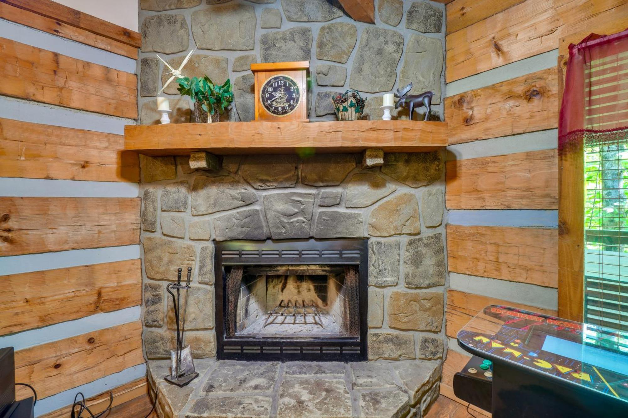Gatlinburg Cabin With Hot Tub About 6 Mi To Downtown! Εξωτερικό φωτογραφία